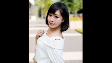 ３１歳だという素肌が透けて見える挑発的なレースパンティが張り付くムッチムチの鬼盛りデカ尻がひと際目を惹く美人奥さまがとびきりスケベな淫乱メス犬に豹変！浮気はダメだと分かっていながらも昼下がりの街中で声を掛けてきた名前も知らないナンパ師との濃密セックスで完全発情した人妻の淫らな姿を見逃すな！のthumbnail