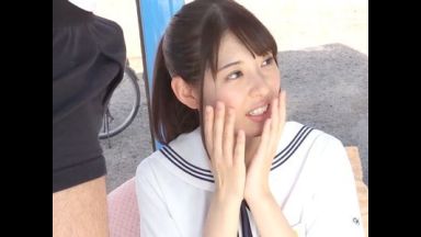 『思ったより硬いんですね…』初めて見る勃起チンポに興味津々な美少女jk！エロ初体験セックスで処女喪失する黒髪清楚な素人娘‼のthumbnail