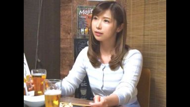 【連れ込み】相席居酒屋でナンパした40代美魔女美女人妻！居酒屋トイレでハグから自宅お持ち帰りのエロ浮気妻を盗撮隠し撮り！のthumbnail