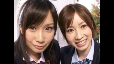 【仲良しのW美少女に♥】チ〇ポを奪い合う2人の小悪魔女子高生が仲良くダブル手コキして柔らかいおっぱいに挟まれ揉まれ。。。のthumbnail