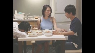 ♥隣の学生を誘惑する人妻…「私じゃダメかな？♥」夫を酔わせて隣でチンポ挿入する完熟マンコ…また来てね♥のthumbnail