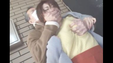 ♥人妻が自宅前でガチレイプ…家に連れ込まれてベビーベットの赤ちゃんの前で変態チンポに犯されまくるのthumbnail