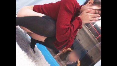 あぁぁぁイクぅぅぅぅ…彼が覗きながら潮吹きしなければ賞金GET♥吹いちゃったら即挿入されちゃう罰ゲームのthumbnail