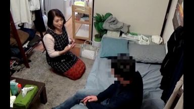 ☆人妻ナンパ☆　５０歳だという仕事熱心で働き者の浮気なんて一度もした事ない真面目タイプの完熟人妻がとびきりスケベな淫乱メス犬に豹変！平日の昼下がりおばさんレンタルの派遣先で出会った息子よりも年下の若い男の子にオンナとして求められて年甲斐もなくソノ気になったドスケベ人妻の淫らな姿を見逃すな！のthumbnail