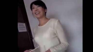♡「一緒にお風呂入ろう♡」45歳人妻と不倫旅行…四十路の欲求不満おまんこが絶叫イキ狂い「あぁっぁぁイクぅうぅ♡」のthumbnail