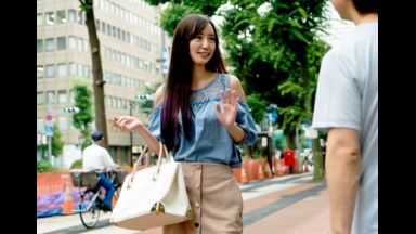 ☆人妻ナンパ☆　２７歳だという色鮮やかな高級ランジェリーをお召しになって昼下がりの繁華街を歩いてたスタイル抜群の美人奥さまがとびきりスケベな淫乱メス犬に豹変！濡れたぎる雌穴に情け容赦なく快楽を与え続ける経験豊富なナンパ師に肉体と精神を完全支配されたアラサー人妻が魅せる淫らな姿を見逃すな！のthumbnail