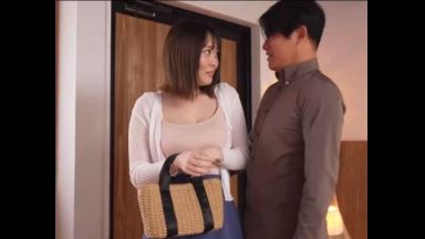 【巨乳】押しが強めの男優さんに赤面ｗ笑って誤魔化すけどすぐエッチな気分になっちゃうムッツリ美少女がセックスに溺れる!のthumbnail