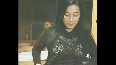 ！！再婚する盲目母娘のご奉仕「明日は娘も抱いてやって下さい…」養って貰うかわりに連れ子と妻は交互に抱かれる…のthumbnail