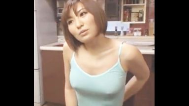 ！！姉弟相姦「姉がノーブラで弟を誘惑…姉ちゃんとエッチしてみる？！！」欲しがる欲求不満おマンコの性処理は弟チンポのthumbnail