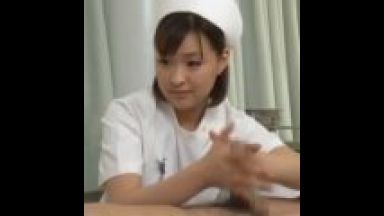 【周防ゆきこ】男性器を洗浄しますね！優しい手ばさきにフル勃起・・手コキフェラで抜いてくれた看護婦さん！のthumbnail