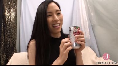 「ちょっと、エッチが足りてないかな…と」欲求不満気味のナンパしたパイパン人妻は媚薬に発情し手マンに大量潮吹きのthumbnail