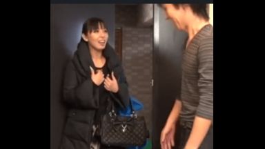 【村上涼子】面接にきた熟女に極小水着を着させて楽しむ男達ｗｗ超エロい巨乳巨尻ボディがたまらない!!のthumbnail