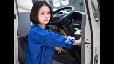 『気持ちよくない…あんっ…』運送会社勤務の新婚奥さん…自宅飲み中に泥酔し眠る夫を横目に中年親父と不倫セックス【エロドラマ】のthumbnail