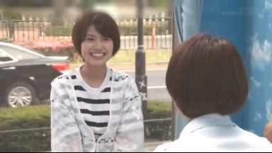 【マジックミラー号】「濡れやすい…とは思います」旦那とのエッチで絶頂を感じたことのない素人妻がスペンス乳腺刺激に激イキのthumbnail