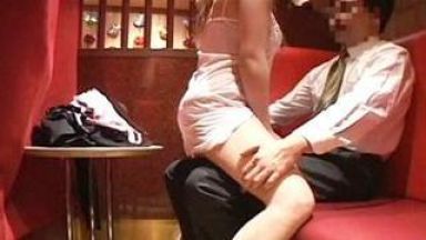 巨乳美女が風俗嬢になる為に店長と面接！全裸にさせて肉棒をフェラご奉仕とザーメン口内射精のthumbnail