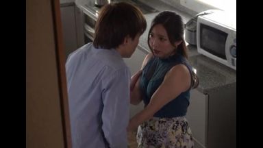 《母親》｢口で･･･やるだけよ?｣息子の親友のそそり立つ肉棒を、求められるがまましゃぶりあげる･･･!のthumbnail