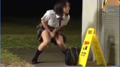 【野ション レイプ】「お掃除まだですかぁ？？」制服美少女JKがしょんべん我慢限界突破しトイレ裏でジョボジョボ野ションしやがったのを現行犯で発見！！のthumbnail