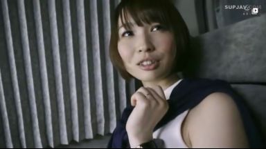 〚人妻ナンパ〛　「いや、困るんですけど…」口では拒んでも身体は敏感に反応　欲求不満妻は他人棒にイキ潮垂れ流しのthumbnail