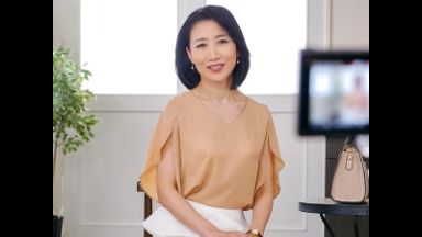 【淫乱人妻】欲求不満なS級セレブ熟女奥さんを変態男が凌辱ハメ撮り！濃厚ベロチュー&まるみえババアマンコに大量射精不可避wのthumbnail