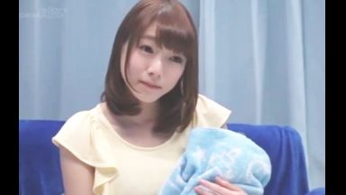 ♡赤ちゃん抱っこした28歳ママが子供を預けてそのままチンポ挿入…痙攣して愛液溢れる産後まんこはイキ狂っちゃうのthumbnail