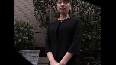 ♡未亡人の喪服の下はチンポ日照りのおまんこ…久しぶりに感じる温もりでイキ狂うおまんこ…熱い中出し精子が溢れ出すのthumbnail