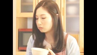 ♡母子相姦「可愛い母さんを父さんに取られたくない…♡」寂しくオナする母を覗く息子…大好きな母の愛液トロトロマンコに中出ししちゃうのthumbnail