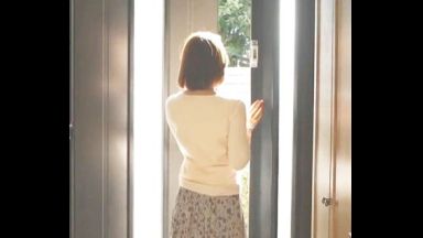 ♥夫が出掛けた後は…男と寝室でイキ狂う人妻※無毛パイパンに剃られてまんこ…愛液溢れる絶倫マンコは毎日チンポ欲しがるののthumbnail