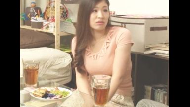 ♡子供を幼稚園に送った後は中出ししちゃう人妻…月3回じゃ物足りない絶倫まんこ…欲求不満奥さまのthumbnail