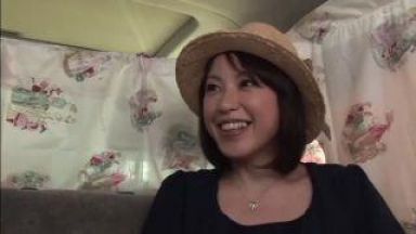 【人妻ナンパ】奥様を口説きまくり下着見たら超爆乳！乳首、おまんこを電マで刺激したらマン汁でグチョグチョ(のthumbnail