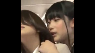 制服JKがバスでOLをレズ痴漢のthumbnail