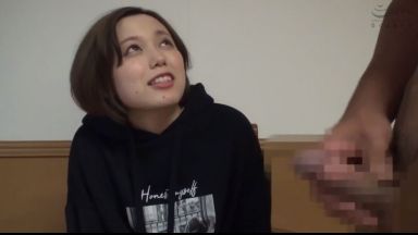 〚センズリ鑑賞〛　「オカズになりますか？」センズリをガン見の巨乳女子はムラムラ気分で肉棒を自然におしゃぶりのthumbnail