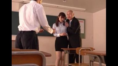 【悲劇】｢俺のアナル奴隷なんだよｗ｣好きな先生にまさか飼い主が居るなんて…｢お願い…!見ないでっ｣のthumbnail