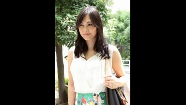 ☆人妻ナンパ☆　２９歳だというとても二人のお子さんをお持ちのママさんには見えない美人奥さまがとびきりスケベな淫乱メス犬に豹変！昼下がりの渋谷南口で簡単なアンケートに協力して欲しいと近寄ってきた言葉巧みなナンパ師の口車に乗せられてソノ気になった欲求不満のドスケベ人妻が魅せる淫らな姿を見逃すな！のthumbnail