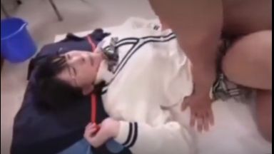 『…見てたんでしょ？』清楚な眼鏡女子高生が教室で大胆パンチラ誘惑！フェラでビンビンにさせて正常位で合体のthumbnail