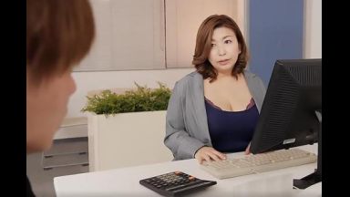 【折原ゆかり】ムラムラが限界に達したおばさん女上司がむっちり豊満ボディを若い部下に見せつけ誘惑！のthumbnail