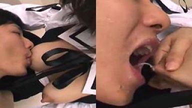 出産した爆乳な人妻の母乳を飲み干すマニアな手コキ素人エロ動画のthumbnail