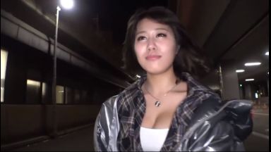 【素人ハメ撮り】「ちょっと、おっきくなったますよ～♡」ヤリまくりの素人美容師は胸の谷間で男を誘う！のthumbnail