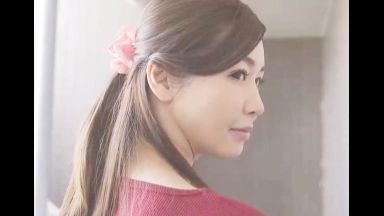 ♥母の親友とイケナイ関係に…「おばさんでいいの？♥」三十路の完熟マンコに硬い反り返るチンポを欲しがっちゃうのthumbnail