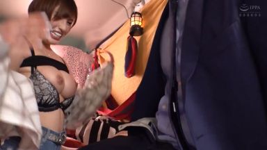 【若宮はずき】爆乳AV女優のお姉さんが街頭で素人男性を逆ナンし車内に連れ込みカーセックスのthumbnail