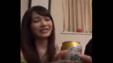 「あぁん♡イクイク…イッちゃう♡」スレンダーのロリかわ美少女とお酒を飲みながら濃厚ハメ撮りスタート///のthumbnail