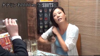 【居酒屋ナンポ】一人飲みの人妻を口説いてヤリ部屋に連れ込み不倫・・中出しされて喜んでます！のthumbnail