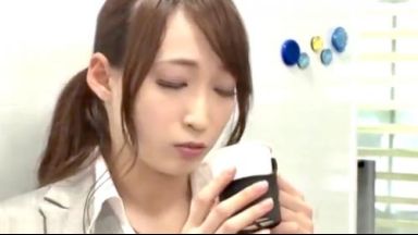 【蓮実クレア】コーヒーに何か入れたんだわっ！会社の部下達に優秀な女上司は、日頃の復讐心から発情薬を盛られヤリまくられるのthumbnail