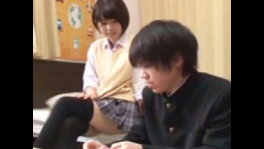 勉強してる横でミニスカパンチラしてるから興奮してしまった男はエッチさせてもらえてよかったねのthumbnail