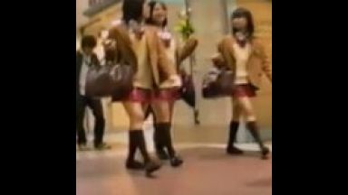 短すぎるミニスカで街をぶらつくJKたちを追尾して、スカートの中を犯罪盗撮。のthumbnail