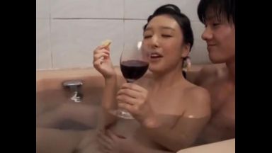 ♪女子アナ♪『あ～おいしい！』局アナ同士の密会デート。しかし、幸せな時間に、怪しげな一輪の薔薇が影を落とす･･･のthumbnail