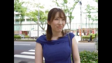 【人妻NTR】「全然セックスしてなく…」欲求不満な美人妻と真っ昼間から不倫SEX！生チンポとザーメンの快感に絶頂快楽堕ち♡のthumbnail
