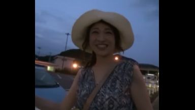 ♡人妻はチンポ挿入して19時に帰宅「旦那と子供が帰ってくるから…♡」昼間は欲求不満マンコを愛液トロトロにして家族を裏切っちゃうのthumbnail