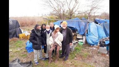 【皇ゆず】潮吹きクイーンがお腹も身体も満たすべくホームレスに炊き出しボランティアのthumbnail