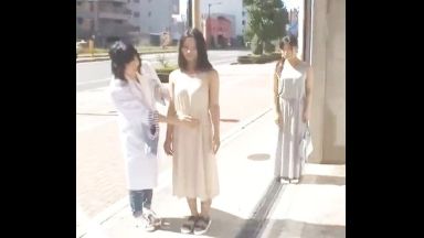 ♡保育園に子供を預けた帰りのママ友2人を掴まえて朝からチンポ挿入してあげた♡欲求不満の絶倫おまんこ二つは絶叫イキ狂い♡のthumbnail