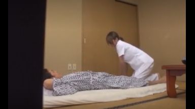 『もう…挿れて♡』旅館の個室で美人ギャルの手で全身マッサージ！勃起ちんぽから目が離せない…服を脱ぎ捨て昇天する顔射！のthumbnail